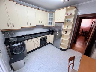 Pis Oviedo - avenida torrelavega. Ideal inversor!! vivienda con tres dormitorios, salón, cocina am Pis Oviedo - avenida torrelavega. Ideal inversor!! vivienda con tres dormitorios, salón, cocina am