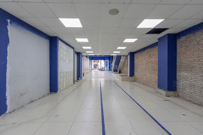 Foto a12c1688-d8d2-43e4-8559-32b3a9c8cccc. Lloguer local comercial a Sants Barcelona Foto a12c1688-d8d2-43e4-8559-32b3a9c8cccc. Lloguer local comercial a Sants Barcelona