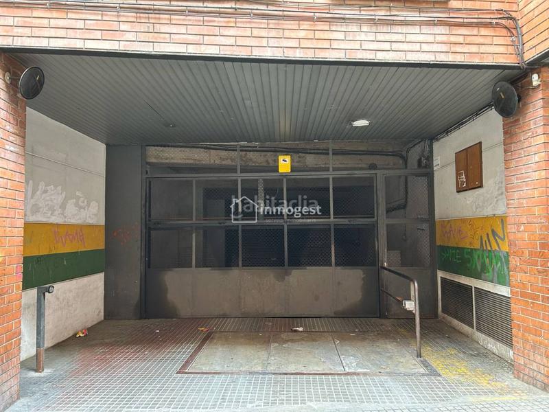 Foto 887e00f0-5653-4a24-9660-ff130b37dd84. Aparcament cotxe a Centre Salt Foto 887e00f0-5653-4a24-9660-ff130b37dd84. Aparcament cotxe a Centre Salt