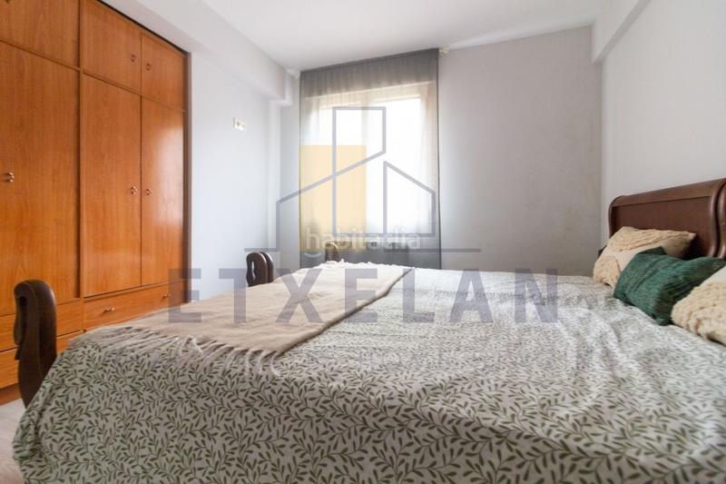 Foto 8a87b612-dec4-456c-9e69-f122d24e17e4. Piso luminoso piso con armarios empotrados y salón con cocina abierta en Berriz Foto 8a87b612-dec4-456c-9e69-f122d24e17e4. Piso luminoso piso con armarios empotrados y salón con cocina abierta en Berriz