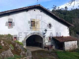 Pis a Aulesti. Venta de caserío a reformar en aulesti con amplio terreno Pis a Aulesti. Venta de caserío a reformar en aulesti con amplio terreno
