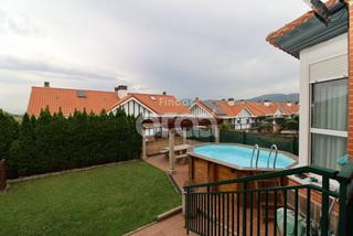 Casa adossada a Abanto y Ciérvana / Abanto Zierbena. Chalet con piscina Casa adossada a Abanto y Ciérvana / Abanto Zierbena. Chalet con piscina