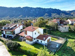 Xalet  Parres. Impecable, rodeada de naturaleza y con vistas abiertas al mar ca Xalet  Parres. Impecable, rodeada de naturaleza y con vistas abiertas al mar ca