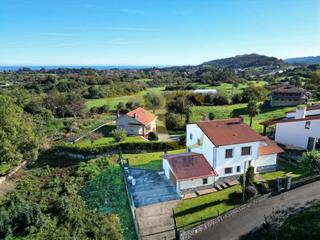 Chalet  Parres. Impecable, rodeada de naturaleza y con vistas abiertas al mar ca Chalet  Parres. Impecable, rodeada de naturaleza y con vistas abiertas al mar ca