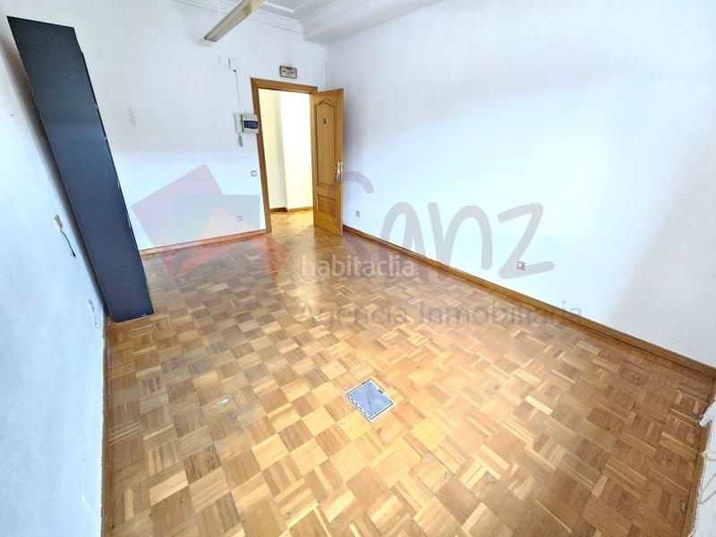 Foto 9b8fd909-10d5-48b6-84cb-255d0322e126. Etagenwohnung mit heizung parking in Gran Via Logroño Foto 9b8fd909-10d5-48b6-84cb-255d0322e126. Etagenwohnung mit heizung parking in Gran Via Logroño