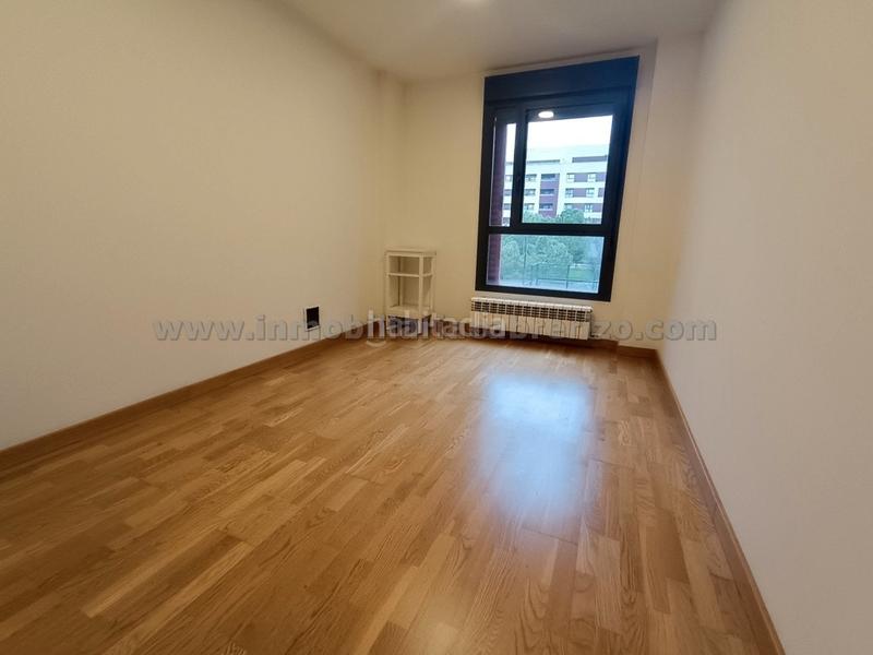Foto 1b502da0-c726-4878-b8b9-42912408f778. Bureau avec chauffage dans Universidad Logroño Foto 1b502da0-c726-4878-b8b9-42912408f778. Bureau avec chauffage dans Universidad Logroño