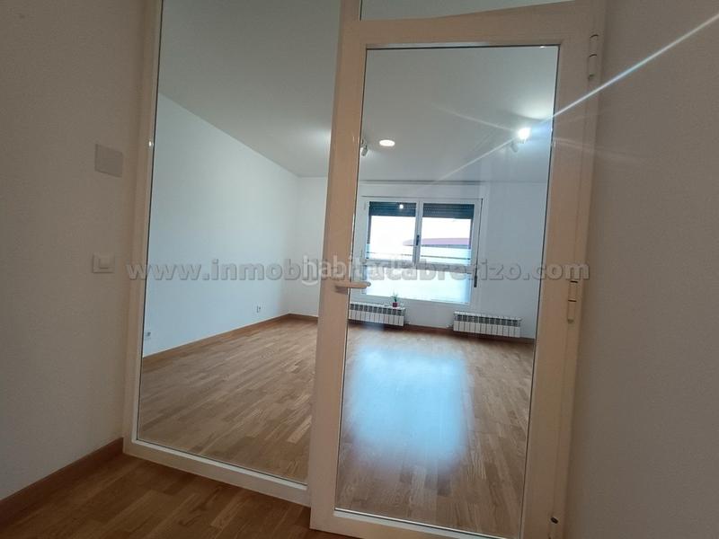 Foto c0fc6438-fe45-405d-879f-57ca68802d51. Bureau avec chauffage dans Universidad Logroño Foto c0fc6438-fe45-405d-879f-57ca68802d51. Bureau avec chauffage dans Universidad Logroño