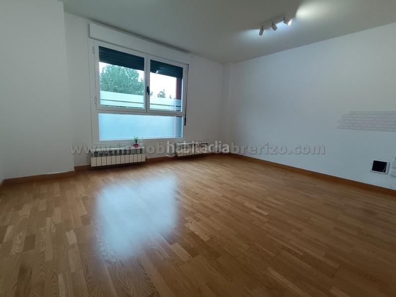 Foto c9e79a64-7cc8-4a0c-aa0c-703031e410a6. Bureau avec chauffage dans Universidad Logroño Foto c9e79a64-7cc8-4a0c-aa0c-703031e410a6. Bureau avec chauffage dans Universidad Logroño