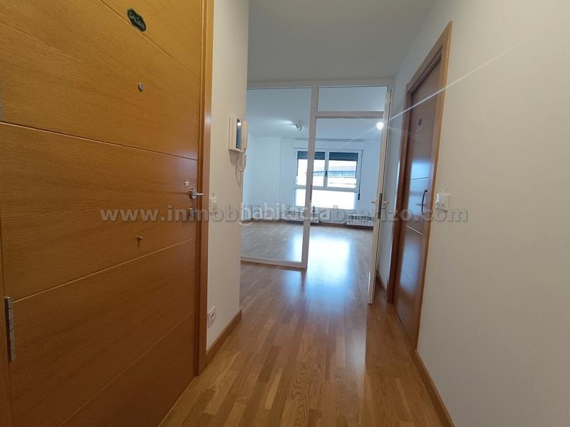 Foto cf56ef93-7901-4345-bffc-173dd23f022a. Bureau avec chauffage dans Universidad Logroño Foto cf56ef93-7901-4345-bffc-173dd23f022a. Bureau avec chauffage dans Universidad Logroño