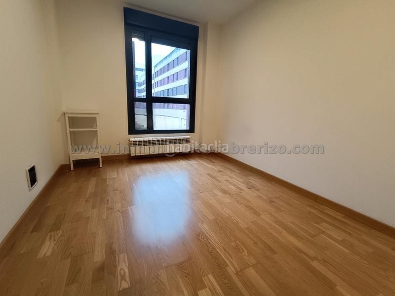 Foto e684443f-f0dd-4e38-bb23-334860f87c84. Bureau avec chauffage dans Universidad Logroño Foto e684443f-f0dd-4e38-bb23-334860f87c84. Bureau avec chauffage dans Universidad Logroño