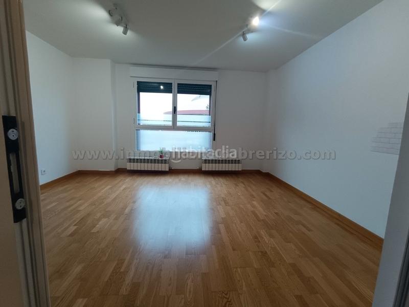 Foto fbcfc132-3286-444f-a2bc-7a0cb6b031ec. Bureau avec chauffage dans Universidad Logroño Foto fbcfc132-3286-444f-a2bc-7a0cb6b031ec. Bureau avec chauffage dans Universidad Logroño
