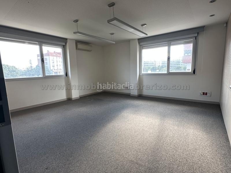 Foto 50adfee0-3fad-4c5a-bddf-c11eaf744520. Office space in calle río lomo 2 in Los Lirios Logroño Foto 50adfee0-3fad-4c5a-bddf-c11eaf744520. Office space in calle río lomo 2 in Los Lirios Logroño