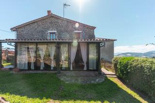 Maison à Lugar loro 44. Encanto rural con alma asturiana  casa de piedra con vistas de e Maison à Lugar loro 44. Encanto rural con alma asturiana  casa de piedra con vistas de e
