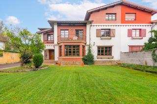 Chalet  Avenida pablo picass0 48. Casa con encanto en asturias Chalet  Avenida pablo picass0 48. Casa con encanto en asturias