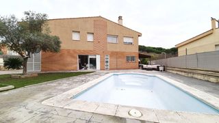 Alquiler Casa pareada Carrer francesc guardia. Zona residencial tranquila Alquiler Casa pareada Carrer francesc guardia. Zona residencial tranquila