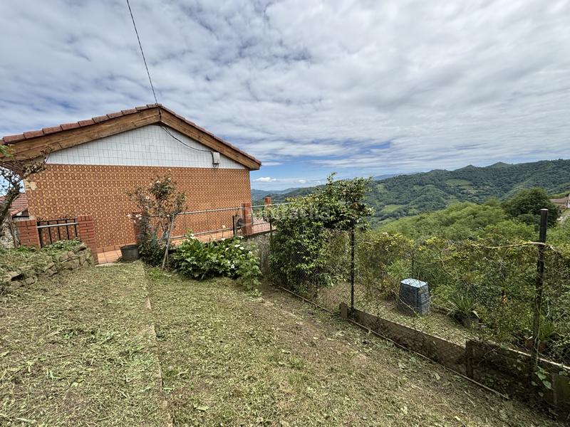 Foto 8846ff8b-0585-43d9-ad1c-8ded83f89c98. Casa amb calefacció aparcament a La Felguera Langreo Foto 8846ff8b-0585-43d9-ad1c-8ded83f89c98. Casa amb calefacció aparcament a La Felguera Langreo