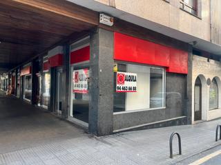Location Local commercial à Mayor kalea 26. Local haciendo esquina en la calle más comercial de las arenas. Location Local commercial à Mayor kalea 26. Local haciendo esquina en la calle más comercial de las arenas.