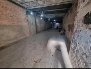 Lloguer Local Comercial a Carrer de castillejos 17. Local de 204m2 en bufala con vado en vigor. Lloguer Local Comercial a Carrer de castillejos 17. Local de 204m2 en bufala con vado en vigor.