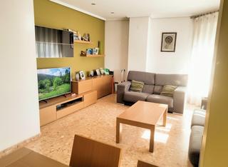 Pis a Llombai. Luminoso piso en zona llombai con garaje, 3 habitaciones y excel Pis a Llombai. Luminoso piso en zona llombai con garaje, 3 habitaciones y excel