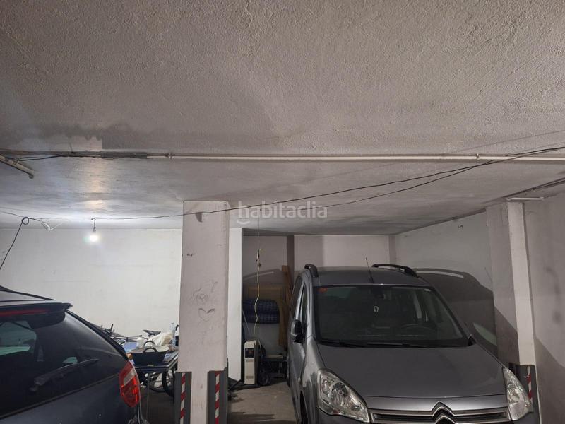 Foto 1dfc2fd7-d9b2-416d-a8aa-1dc0edab25d9. Aparcament cotxe a Centre Salt Foto 1dfc2fd7-d9b2-416d-a8aa-1dc0edab25d9. Aparcament cotxe a Centre Salt