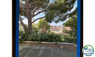 Casa aparellada Carrer montseny. Villa con licencia turística y piscina en empuriabrava Casa aparellada Carrer montseny. Villa con licencia turística y piscina en empuriabrava