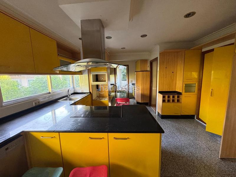 Foto 897cdb60-8558-4006-8596-d1d7fb3f2aee. Chalet avec chauffage parking dans Plaza España - Corte Inglés Vigo Foto 897cdb60-8558-4006-8596-d1d7fb3f2aee. Chalet avec chauffage parking dans Plaza España - Corte Inglés Vigo