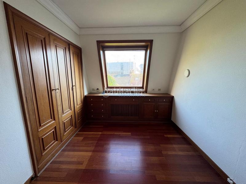 Foto 8bd50efa-ef2e-48a4-99c9-107c3cd4b96d. Chalet avec chauffage parking dans Plaza España - Corte Inglés Vigo Foto 8bd50efa-ef2e-48a4-99c9-107c3cd4b96d. Chalet avec chauffage parking dans Plaza España - Corte Inglés Vigo