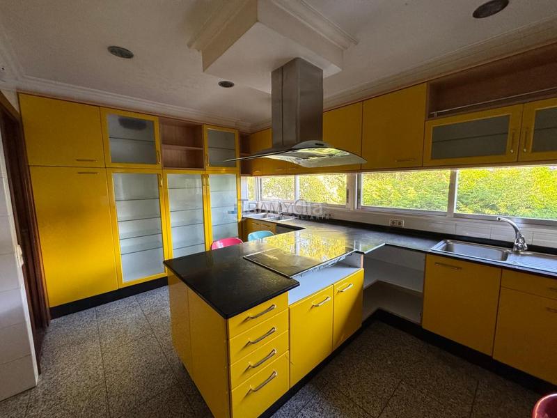 Foto e9df051a-6f41-46e2-9c30-d6e1b755e00e. Chalet avec chauffage parking dans Plaza España - Corte Inglés Vigo Foto e9df051a-6f41-46e2-9c30-d6e1b755e00e. Chalet avec chauffage parking dans Plaza España - Corte Inglés Vigo