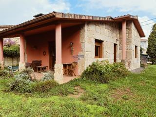 Chalet Lugar lugar o puño. Chalet de planta baja con jardín Chalet Lugar lugar o puño. Chalet de planta baja con jardín
