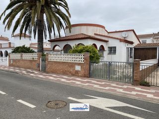 Affitto Chalet in Carrer lope de vega, 1. Chalet a 50 metros de la playa!! Affitto Chalet in Carrer lope de vega, 1. Chalet a 50 metros de la playa!!
