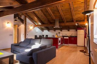 Casa a Isaba. Venta casa con tres apartamentos turísticos y restaurante. Casa a Isaba. Venta casa con tres apartamentos turísticos y restaurante.