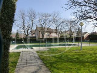 Affitto Casa a schiera Grupo gurimendi. Jardín privado. piscina y pista squash comunitarios Affitto Casa a schiera Grupo gurimendi. Jardín privado. piscina y pista squash comunitarios