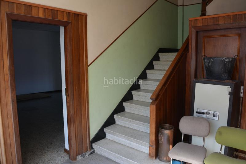 Foto f528ae93-3ca3-493e-8c09-6a6935346296. Edifici a Redondela Foto f528ae93-3ca3-493e-8c09-6a6935346296. Edifici a Redondela