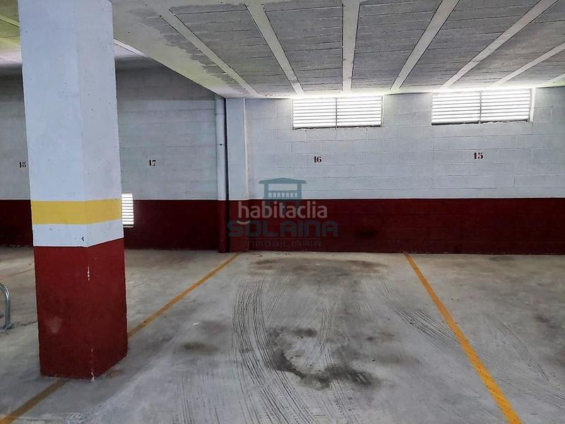 Foto fbb4d71c-5c62-4c95-bf8e-ef1ea42ad667. Parking coche en San Cibrao das Viñas Foto fbb4d71c-5c62-4c95-bf8e-ef1ea42ad667. Parking coche en San Cibrao das Viñas