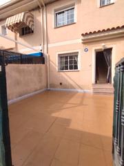 Casa adossada  Calle oslo. Vivienda de 4 dormitorios a 900 m de la playa Casa adossada  Calle oslo. Vivienda de 4 dormitorios a 900 m de la playa