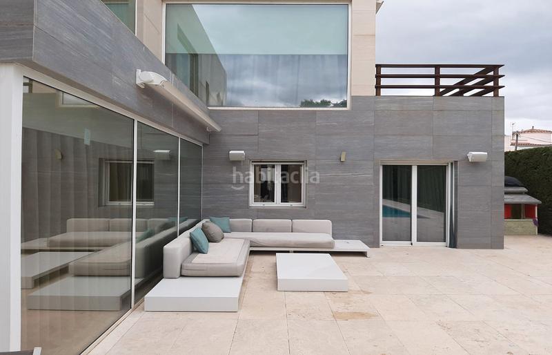 Foto 8e4312a7-7a66-4d33-a549-c1f4da3d68d3. Casa amb xemeneia calefacció aparcament piscina a Empuriabrava Foto 8e4312a7-7a66-4d33-a549-c1f4da3d68d3. Casa amb xemeneia calefacció aparcament piscina a Empuriabrava