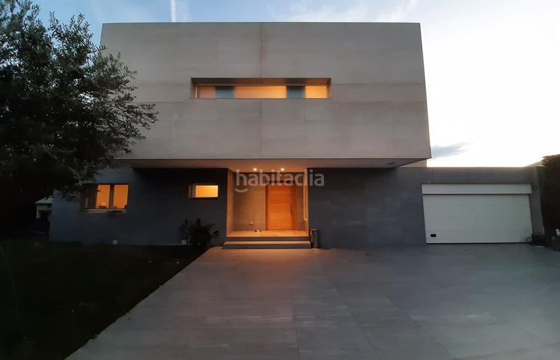 Foto 94da37c5-c121-4d90-a99e-e17cbf150f61. Casa amb xemeneia calefacció aparcament piscina a Empuriabrava Foto 94da37c5-c121-4d90-a99e-e17cbf150f61. Casa amb xemeneia calefacció aparcament piscina a Empuriabrava