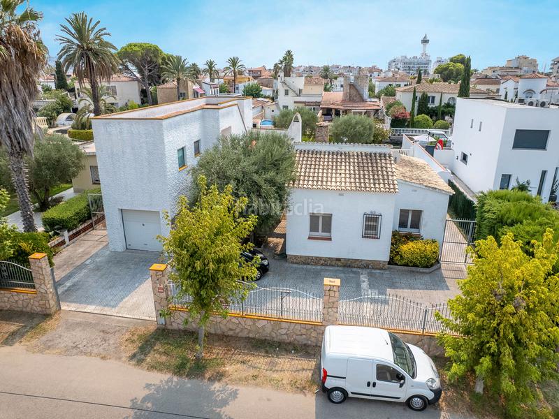 Foto 90efe9a9-0fd5-467d-a868-c04b9a7df1a0. Haus mit parking pool in Cap Ras - Creus - Falconera Empuriabrava Foto 90efe9a9-0fd5-467d-a868-c04b9a7df1a0. Haus mit parking pool in Cap Ras - Creus - Falconera Empuriabrava