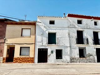 Maison à Valfarta. Casa en valfarta (huesca) con patio exterior para mesita Maison à Valfarta. Casa en valfarta (huesca) con patio exterior para mesita
