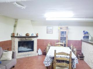 Casa adossada a Tomelloso. Vivienda de dos plantas de 3 dormitorios, con patio y garaje Casa adossada a Tomelloso. Vivienda de dos plantas de 3 dormitorios, con patio y garaje