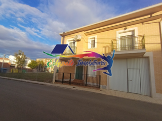 Maison jumelée à Calle pizarro 1. Vivienda en calle pizarro, 1 lillo (toledo) Maison jumelée à Calle pizarro 1. Vivienda en calle pizarro, 1 lillo (toledo)