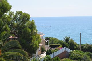 Casa aparellada en Platja-Els Munts. Casa pareada delante del mar Casa aparellada en Platja-Els Munts. Casa pareada delante del mar