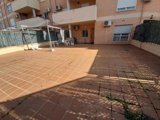 Planta baixa Calle santa agueda. Bajo con patio de 80 m2 urbanización con piscina y zonas comunes Planta baixa Calle santa agueda. Bajo con patio de 80 m2 urbanización con piscina y zonas comunes