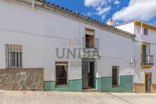 Maison à Segura de León. Casa en venta en segura de león amplia y con patio Maison à Segura de León. Casa en venta en segura de león amplia y con patio