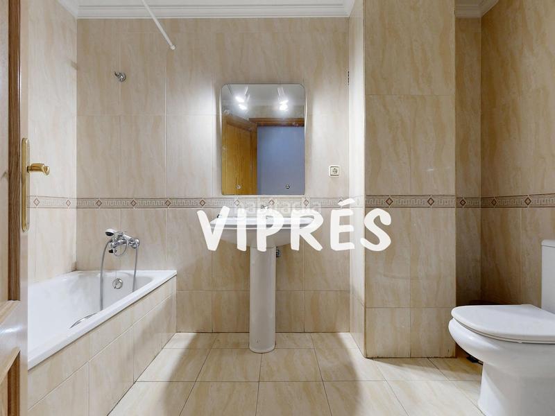 Foto dbaa1646-d69d-47d4-8e27-6612719d8a7b. Pis amb calefacció a Centro Cáceres Foto dbaa1646-d69d-47d4-8e27-6612719d8a7b. Pis amb calefacció a Centro Cáceres