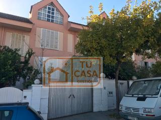 Casa pareada  Calle alejo carpentier. Venta unifamiliar en los castellanos ojo solo inversores no se p Casa pareada  Calle alejo carpentier. Venta unifamiliar en los castellanos ojo solo inversores no se p