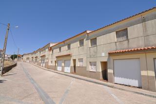 Edificio en Carretera cáceres 12. Venta de solar de 5073 m2 con 14 unifamiliares ya construidos pa Edificio en Carretera cáceres 12. Venta de solar de 5073 m2 con 14 unifamiliares ya construidos pa
