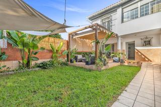 Casa aparellada  Calle eúfrates. Una casa ideal en sevilla este para empezar una nueva vida Casa aparellada  Calle eúfrates. Una casa ideal en sevilla este para empezar una nueva vida