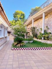 Xalet a Montornés-Las Palmas-El Refugio. Exclusiva villa en urbanización privada con vistas a la montaña Xalet a Montornés-Las Palmas-El Refugio. Exclusiva villa en urbanización privada con vistas a la montaña