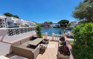Xalet Ter/port del sol. Casa luminosa con vistas al canal y licencia turística activa Xalet Ter/port del sol. Casa luminosa con vistas al canal y licencia turística activa